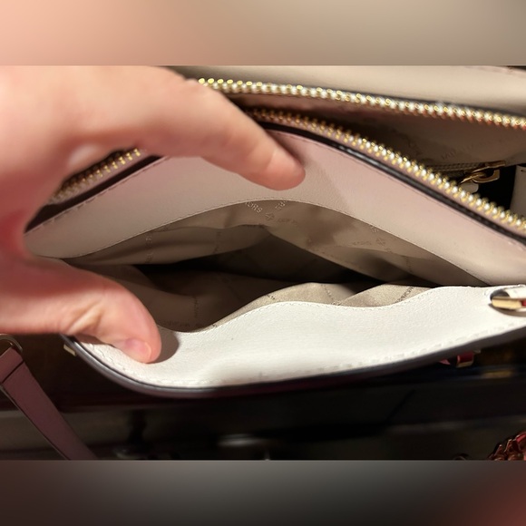 Authentic Michael Kors Ellis Leather Tote/Crossbody - Picture 11 of 16